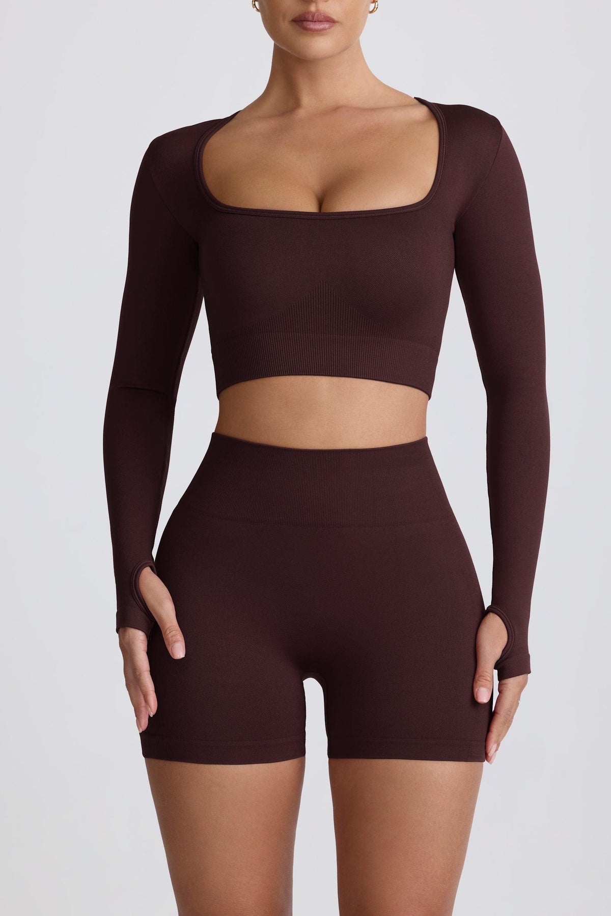 เสื้อครอปท็อปแขนยาวไร้รอยต่อ Super Sculpt สีช็อกโกแลต