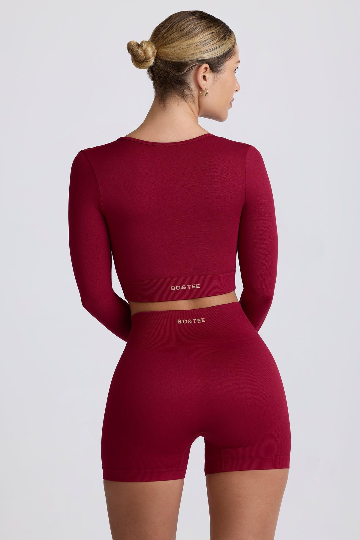 เสื้อครอปท็อปแขนยาวไร้รอยต่อ Super Sculpt สีเบอร์กันดี