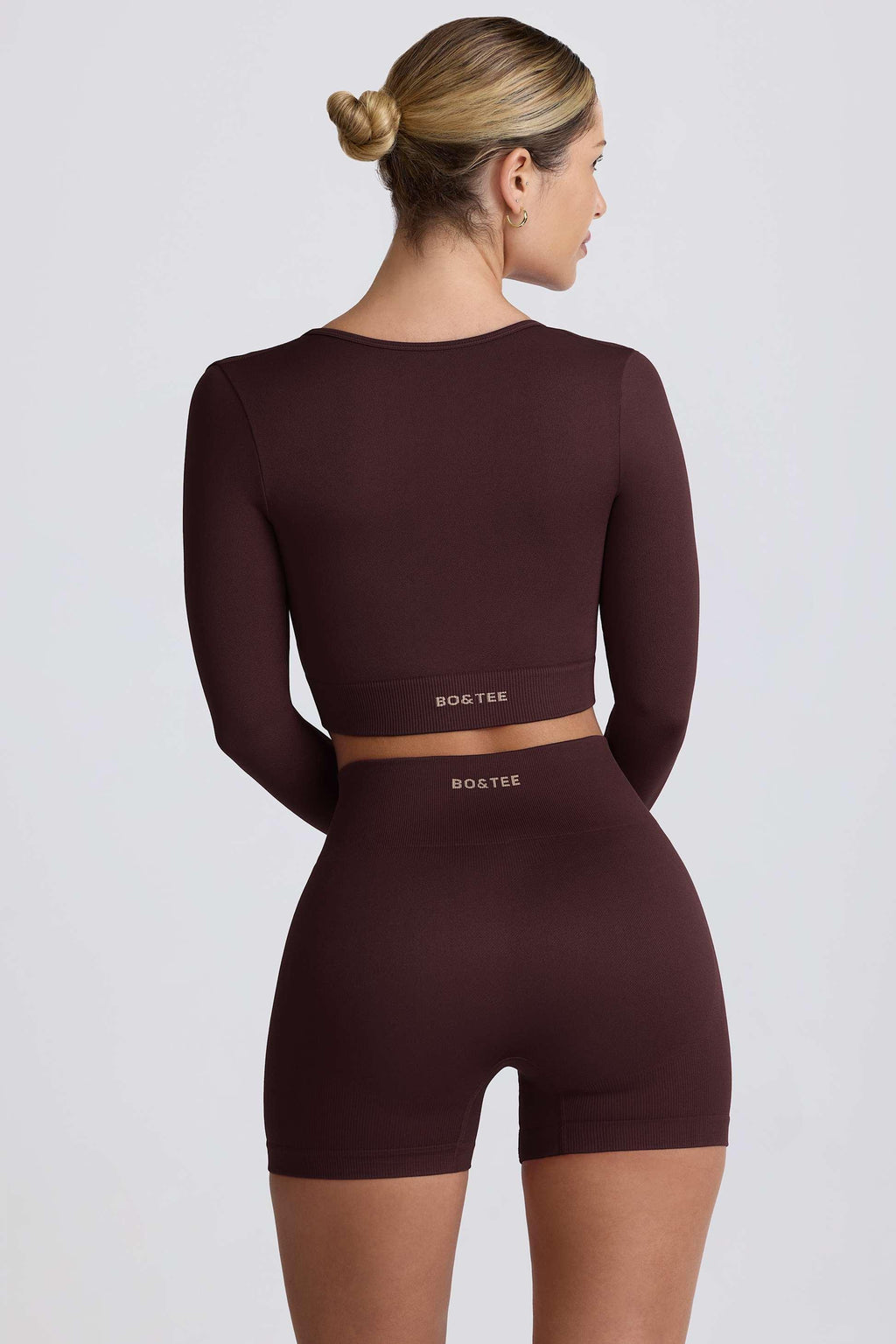 เสื้อครอปท็อปแขนยาวไร้รอยต่อ Super Sculpt สีช็อกโกแลต