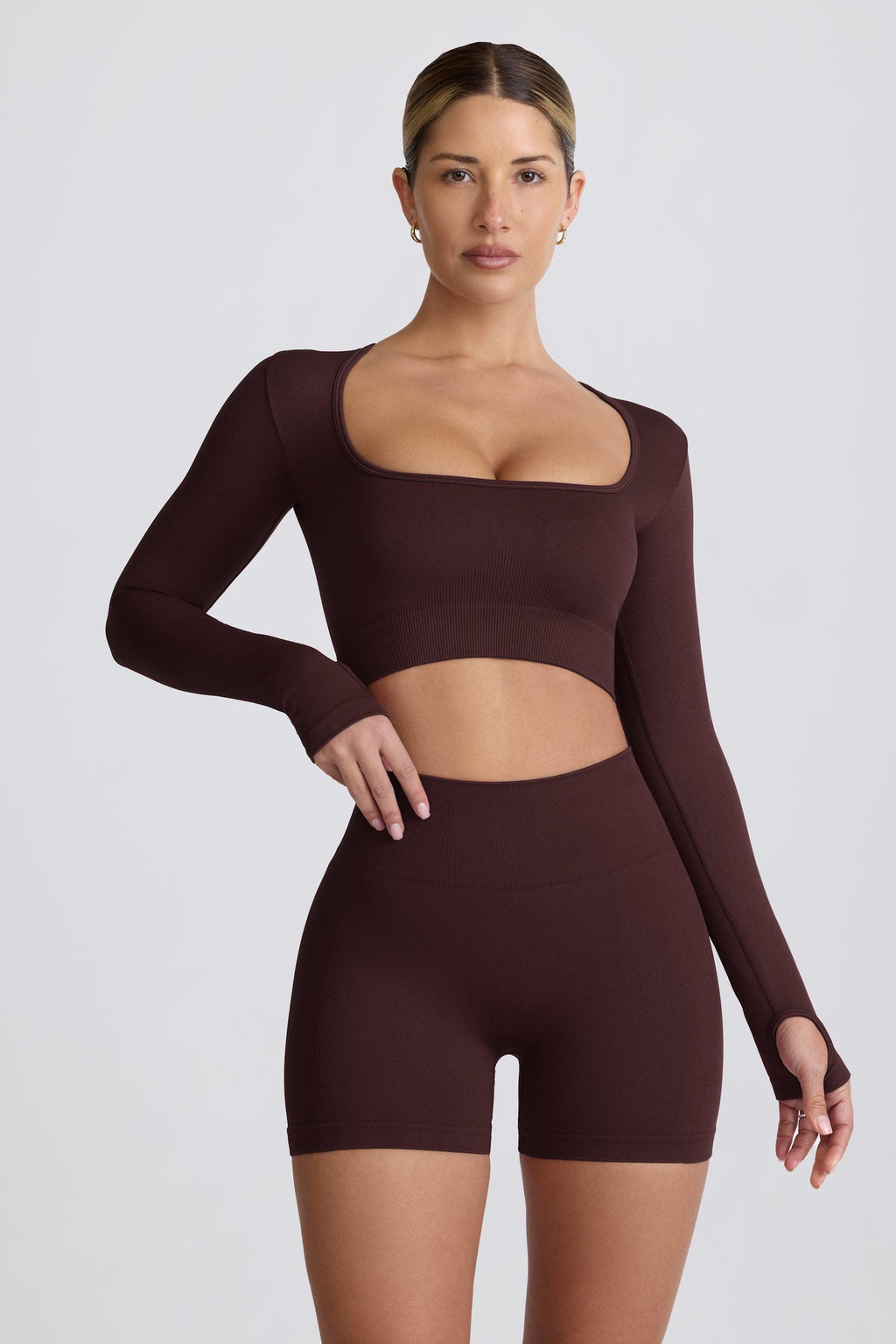 เสื้อครอปท็อปแขนยาวไร้รอยต่อ Super Sculpt สีช็อกโกแลต