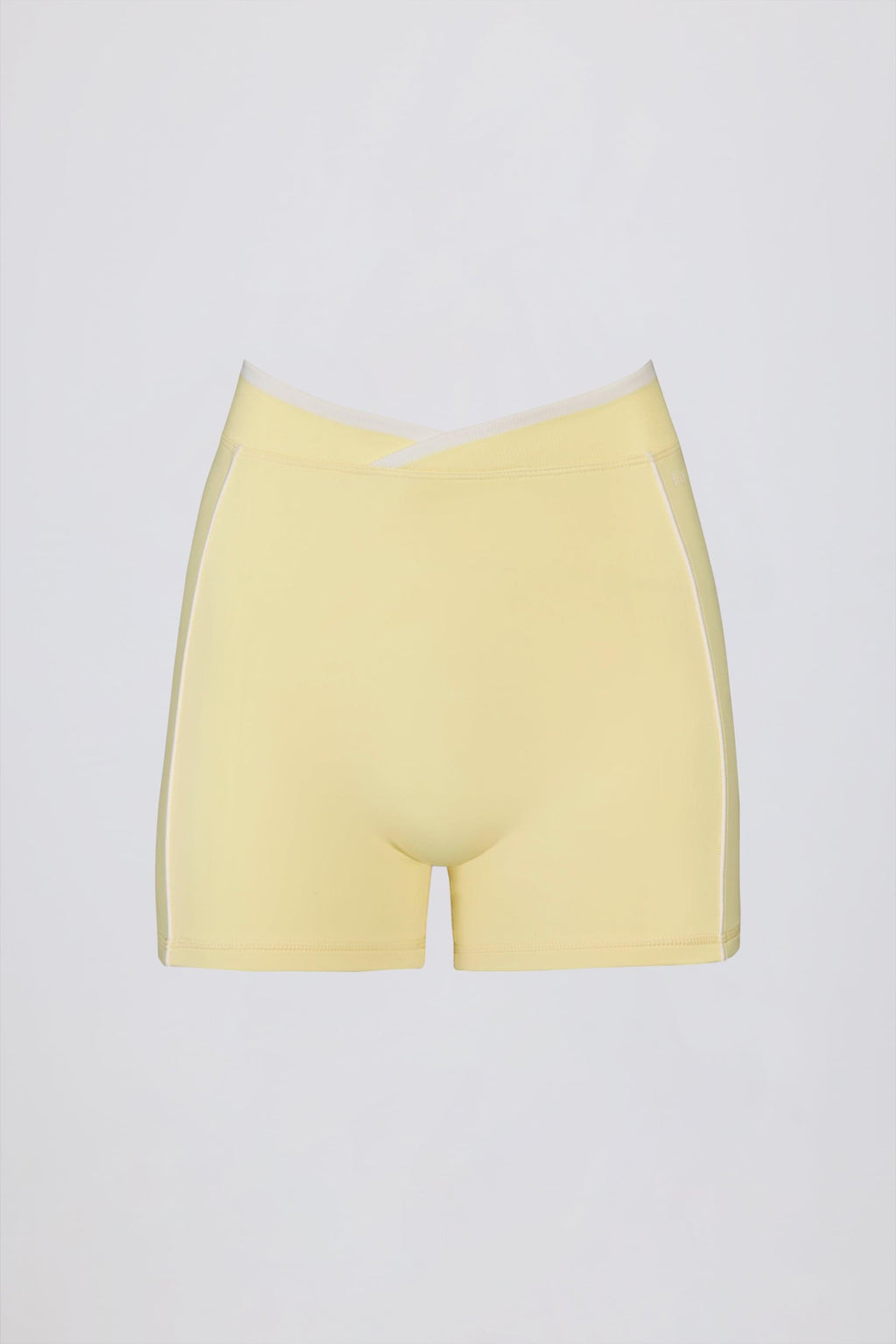 กางเกงขาสั้นขนาดเล็กแบบ Soft Active Wrapover Contrast สีเหลืองอ่อน