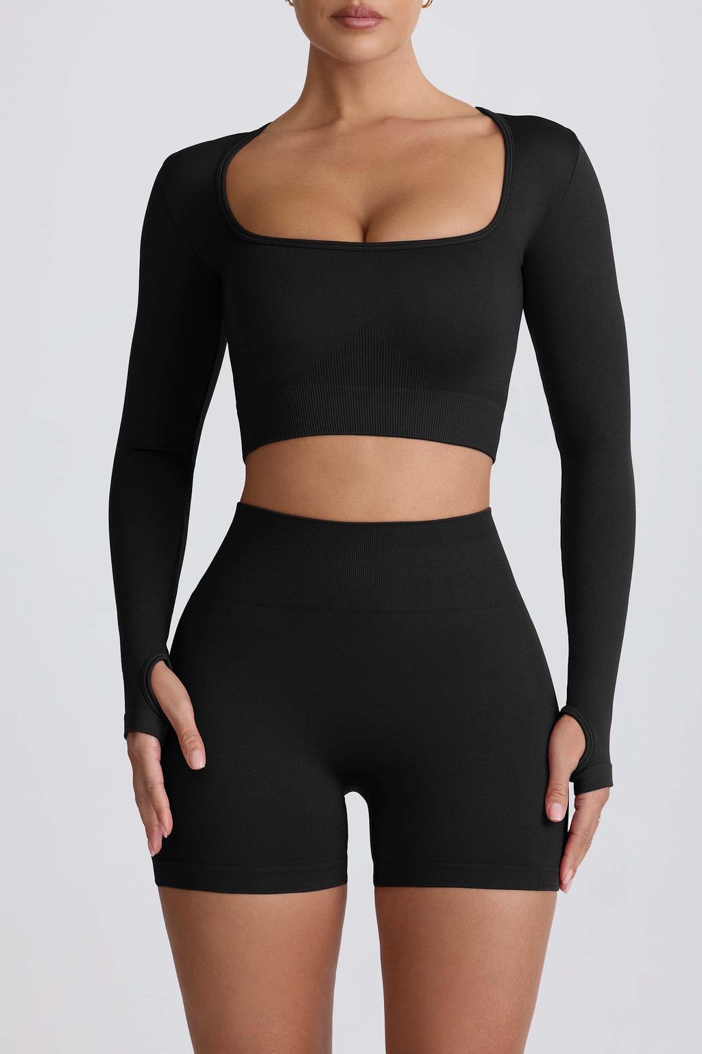 เสื้อครอปท็อปแขนยาวไร้รอยต่อ Super Sculpt สีดำ