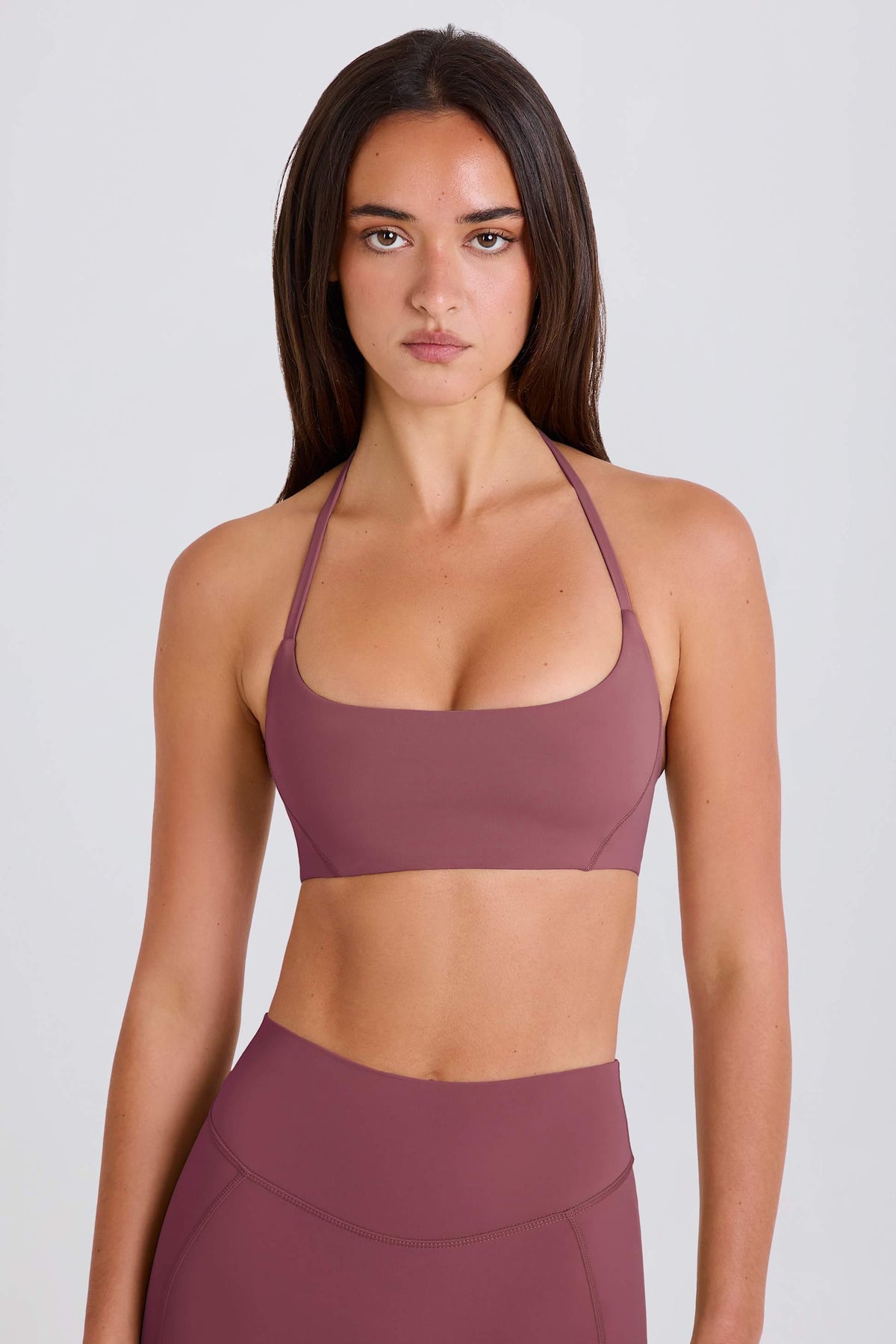ชุดชั้นในสปอร์ตคอแขนคอกลูกระจก ใน Acai