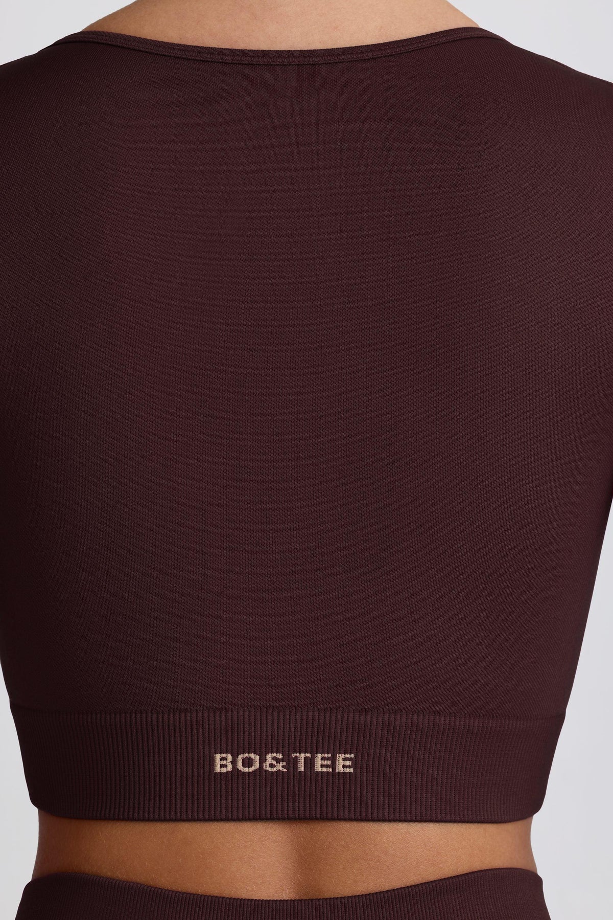 เสื้อครอปท็อปแขนยาวไร้รอยต่อ Super Sculpt สีช็อกโกแลต