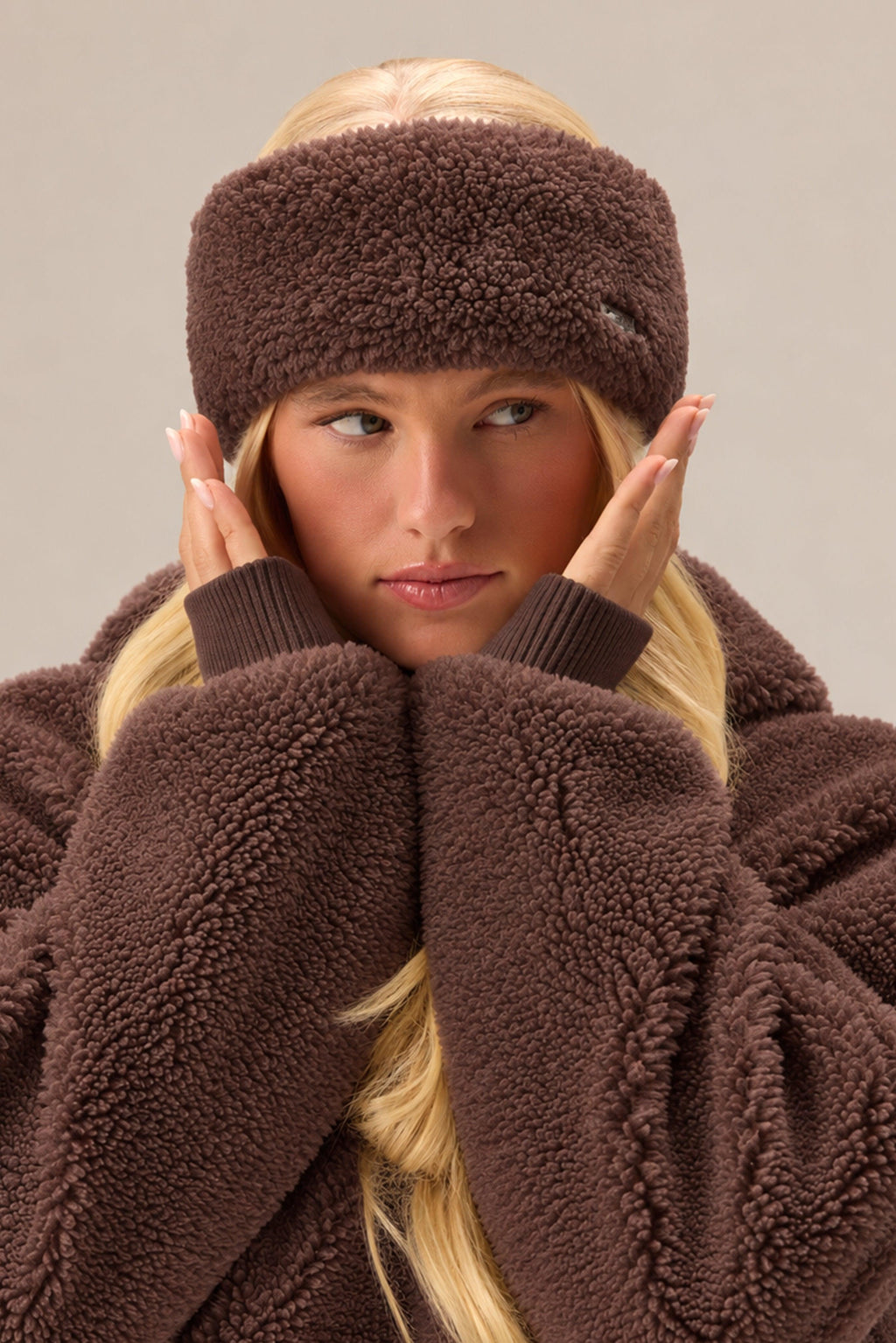Teddy Fleece Headband In Chestnut