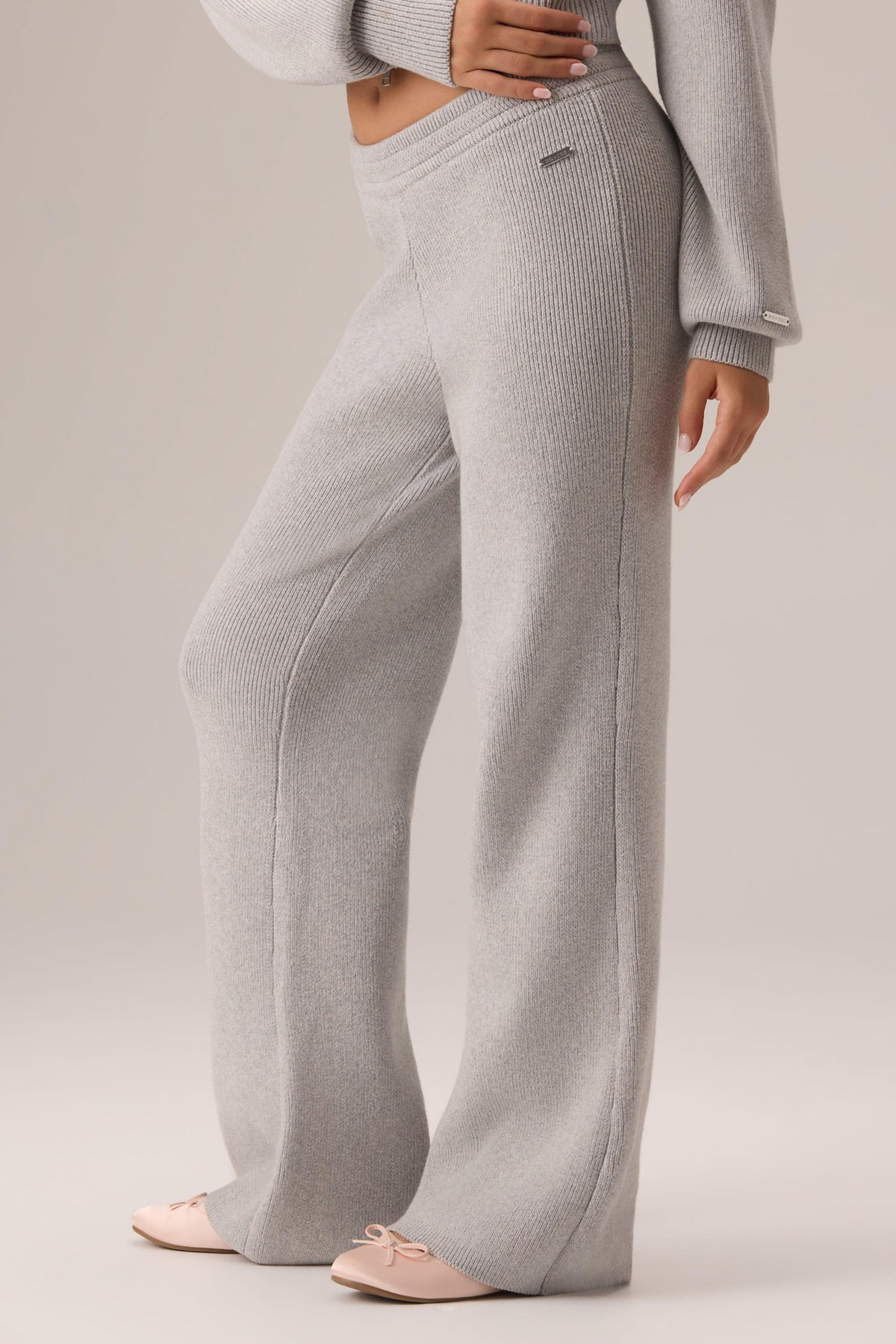 Ribbed Knit Wide-leg Joggers In Pebble
