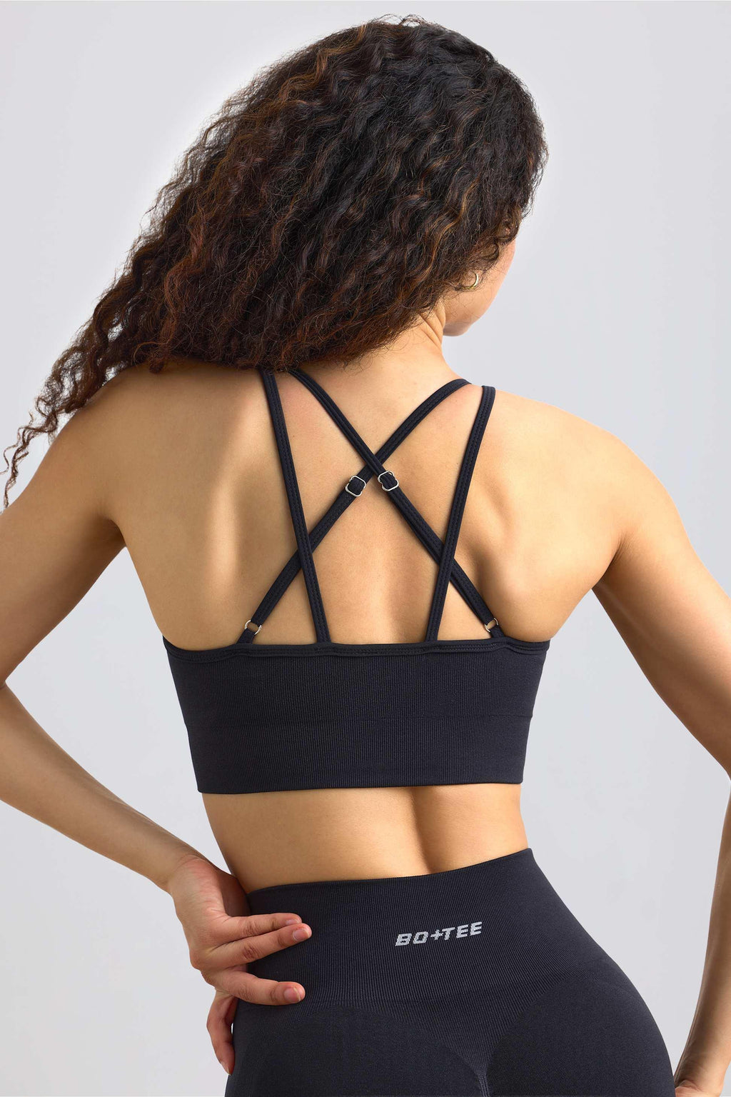 Strappy Define Luxe สปอร์ตบราสีดำ